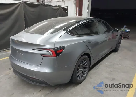 2025 Tesla Model 3 Long Range All-Wheel Drive z USA, uszkodzony, nr VIN 5YJ3E1EB3SF969391